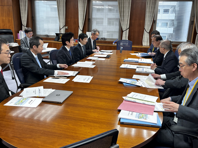 写真：要望説明の模様